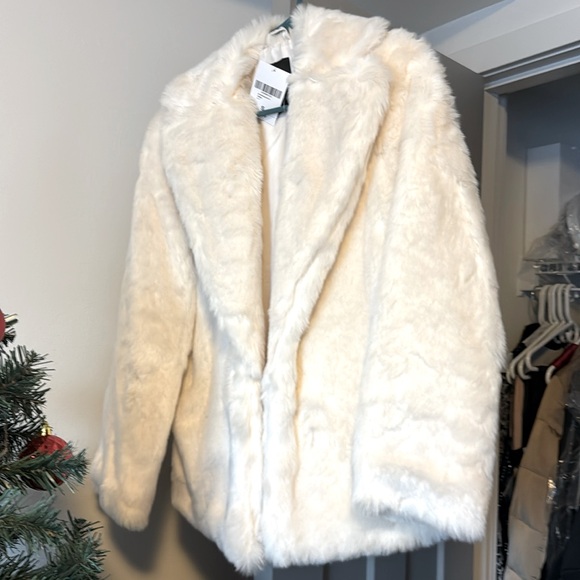 Forever 21 Jackets & Blazers - Brand new cream faux fur teddy coat never worn